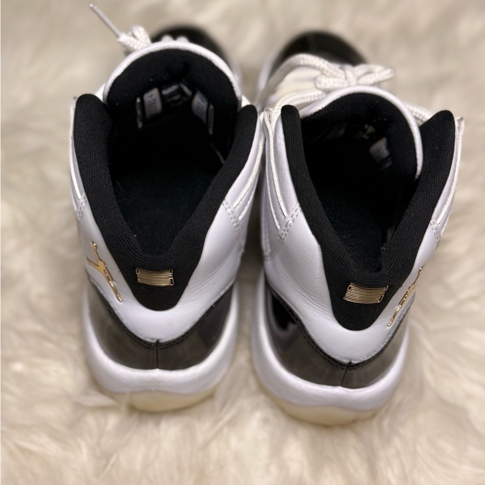 Jordan 11 Gratitude in Black and White - Picture 4 of 5